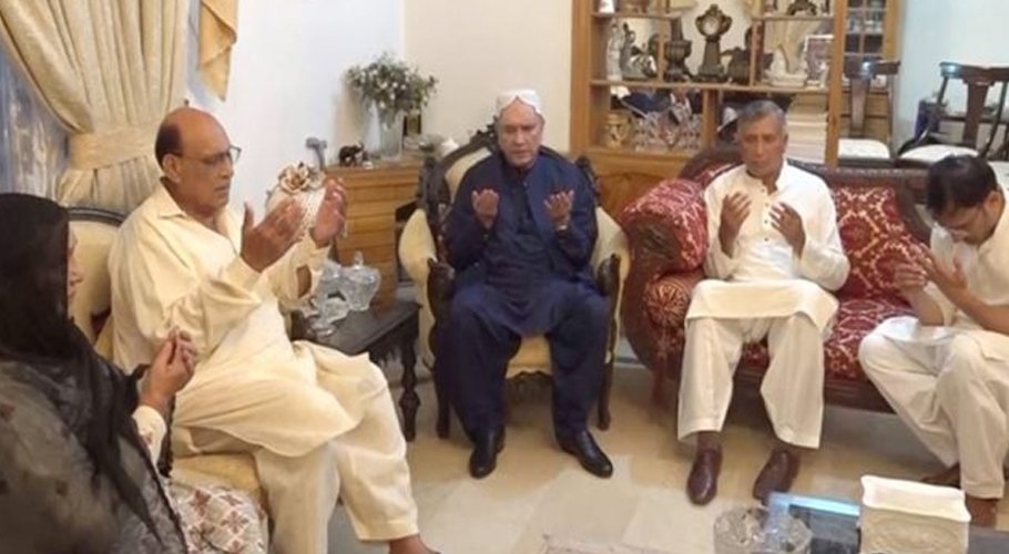 Zardari visits family of martyred Sqn Ldr Usman Yousuf residence in Quetta