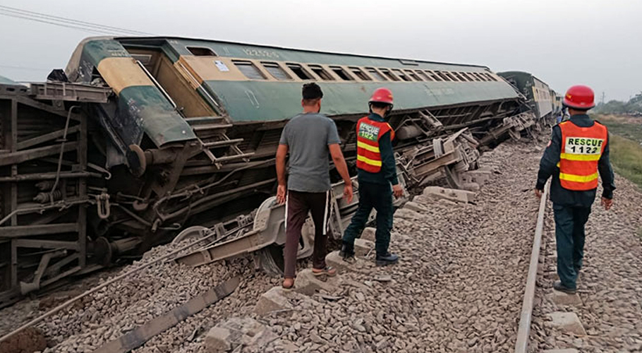 Shalimar Express Derails Near Faisalabad; 12 Bogies Off Track