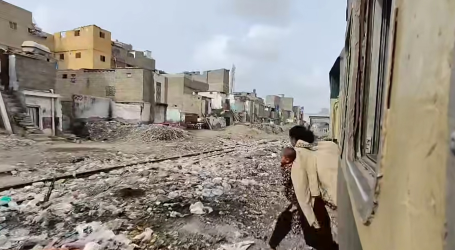 Woman Jumps Off Moving Train with Child Near Karachi Cantt Station