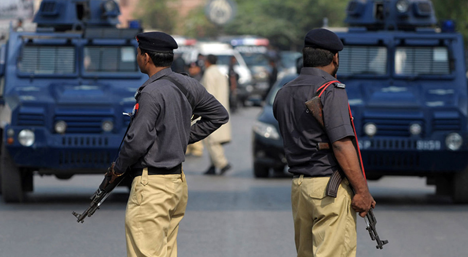 سندھ پولیس کے اہلکار الرٹ ہیں