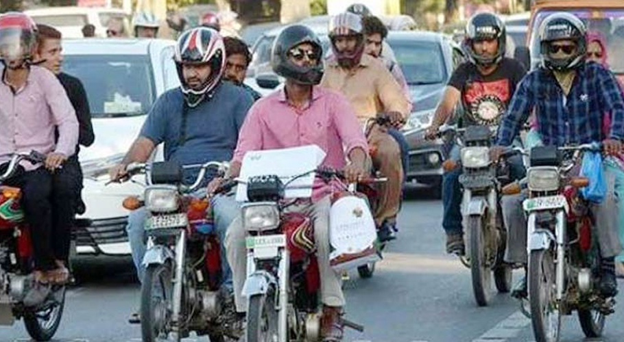 govt bans motorcyclists without helmet