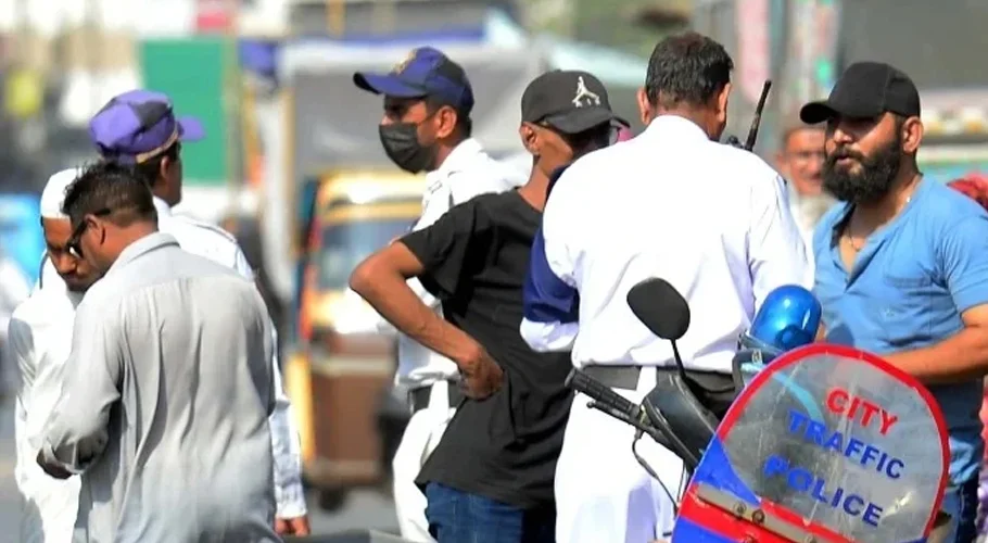 Faceless e-challan system comes into effect this month in Sindh