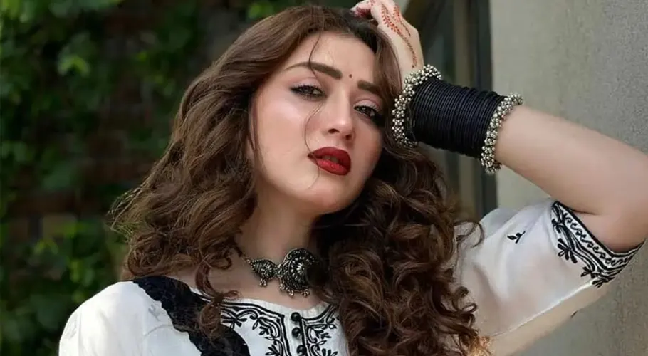 مومنہ اقبال