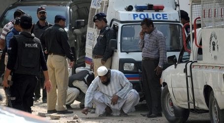 Karachi police arrests robber in injured condition