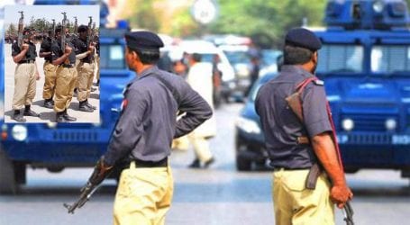 Armed robbers snatch bike from police officers in Karachi
