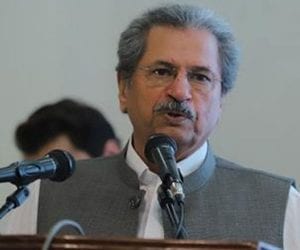 Shafqat Mahmood urges students to study at home, revise courses