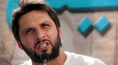 Woman fails to recognize Shahid Afridi in viral video