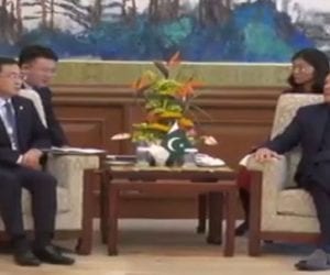 PM Khan meets Chinese businessmen in Beijing