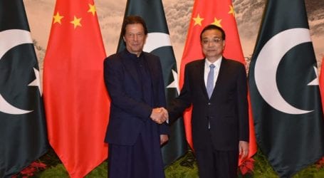 PM Khan discusses bilateral relations with Chinese premier