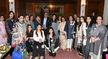 Women volunteers to campaign against drugs, meets Governor Sindh