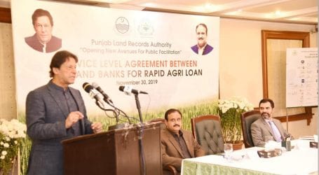 Economy stabilising owing to govt’s initiatives, says PM Khan
