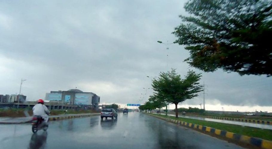 Rain in Lahore reduces level of smog