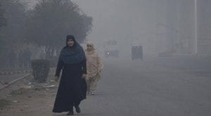 Smog once again affects Lahore as AQI reaches 371