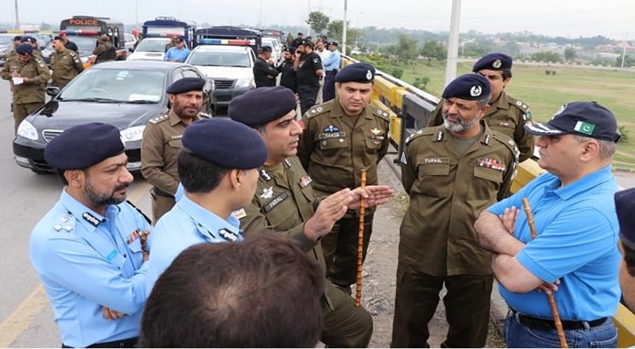 Afghan citizen plays with Pakistani innocent lives