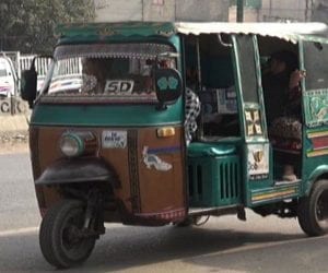 Young rickshaw driver killed in Karachi dacoity incident