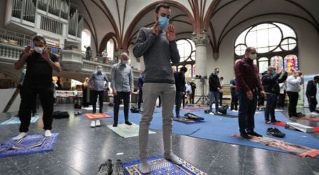 Muslims pray in Berlin church to comply with social distancing rules