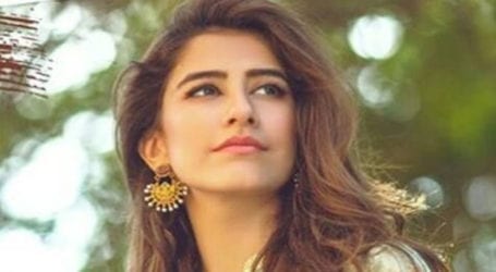 Syra Yousuf performs ‘mom duties’ on shoot