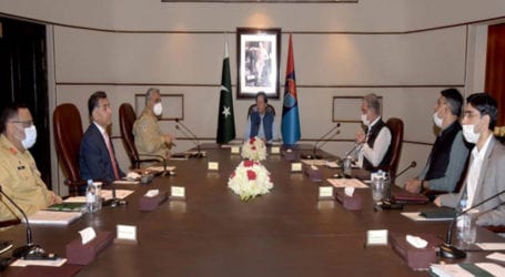 PM Imran visits ISI headquarters, lauds sacrifices