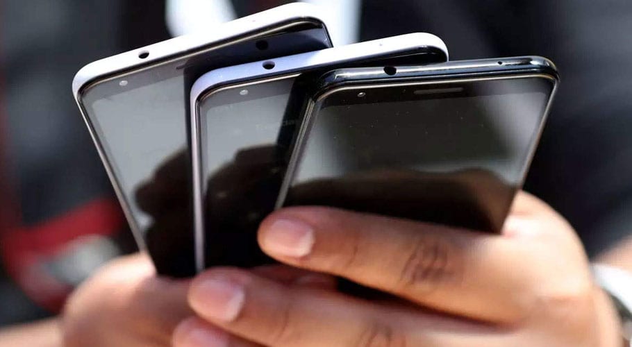 Big decrease in mobile phones prices as Pakistan withdraws regulatory duty