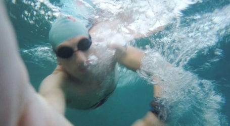 Wireless internet ‘Aqua-Fi’ lets swimmer use wifi underwater