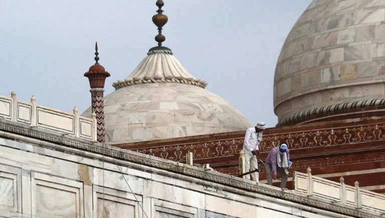 Taj Mahal slightly damaged in thunderstorm