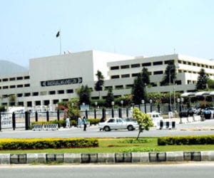 Govt to hold talks with opposition on NAB law, FATF action plan