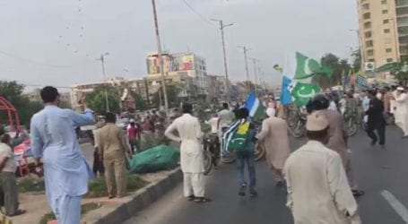 At least 40 injured in grenade attack on JI rally in Karachi