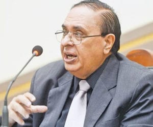 Pfizer’s COVID-19 vaccine not suitable for Pakistan: Dr Atta-ur-Rehman