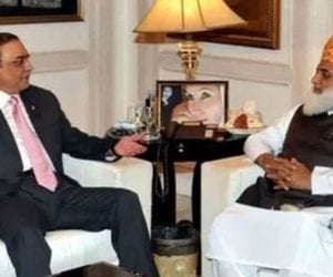 Zardari invites JUI-F chief to attend Larkana rally on Dec 27