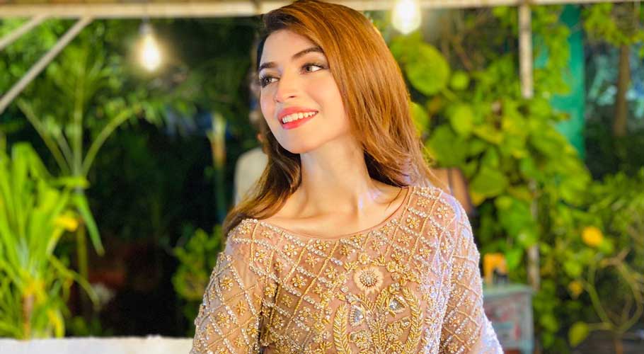 Leaked Video' actress Kinza Hashmi flaunts her singing talent.
