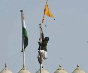 Sikh flag ‘Nishan Sahib’ hoisted on New Delhi’s Red Fort