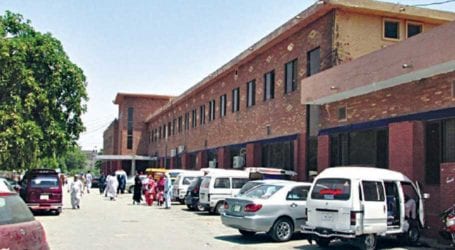 Five wounded after two groups of doctors exchange fire at Gujrat hospital