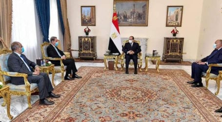 FM Qureshi meets Egyptian President in Cairo