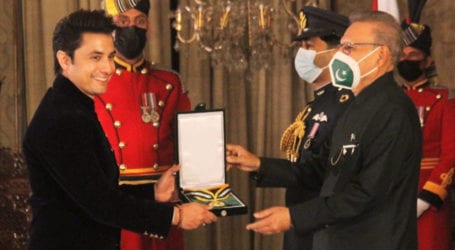 Here are Pakistani celebrities who President Alvi honoured with civil awards
