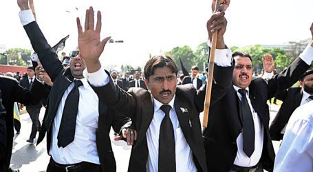 Pakistani lawyers turn fashion police, think waiters stole ‘their uniforms’
