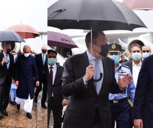 FM Qureshi faces backlash for welcoming his Russian counterpart with an umbrella bearer