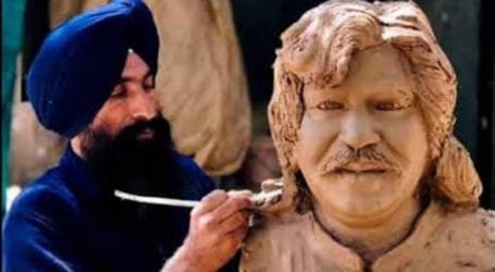 Famous Indian sculptor pays tribute to late folk singer Shaukat Ali