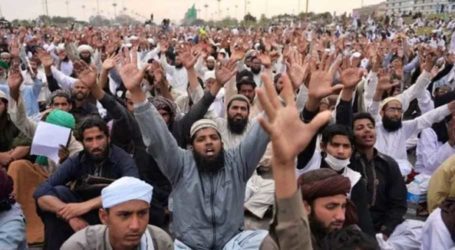 Workers of outlawed TLP besiege Sheikh Rashid’s house