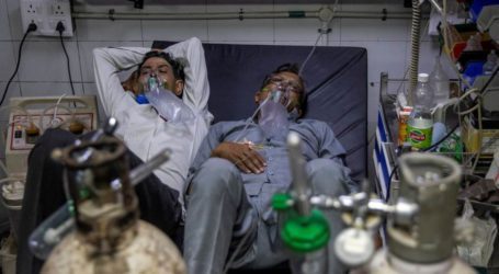 India grapples with shortage of oxygen, beds in hospitals as crisis deepens