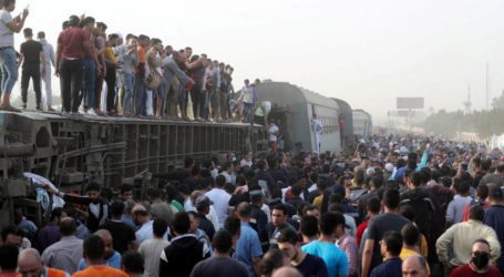 Eleven dead, 98 injured after train derails in Egypt