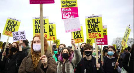 Protests in London as thousands join ‘kill the bill’ rallies across Britain
