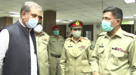 FM Qureshi meets war-wounded soldiers in Rawalpindi