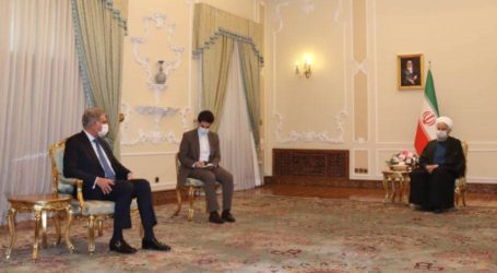 FM Qureshi calls on Iranian President Rouhani in Tehran