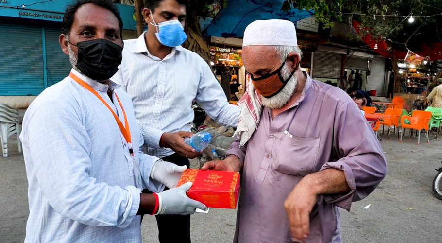 These Christians, Hindus distribute Iftari for Muslims in Ramazan