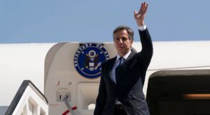 US Secretary of State Antony Blinken waves as he steps off his plane upon arrival in Cairo, Egypt. Source: Reuters