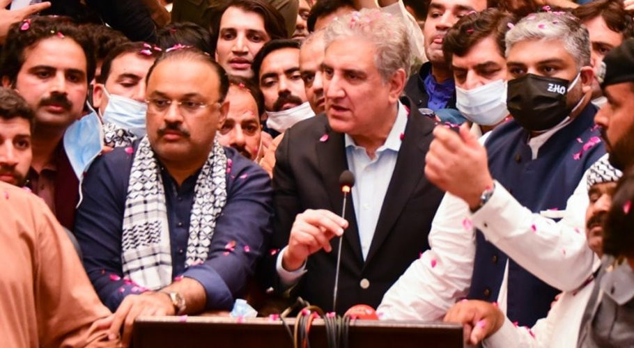 Foreign Minister Shah Mahmood Qureshi speaks to media after arrival at New Islamabad International Airport. Source: Facebook/SMQ