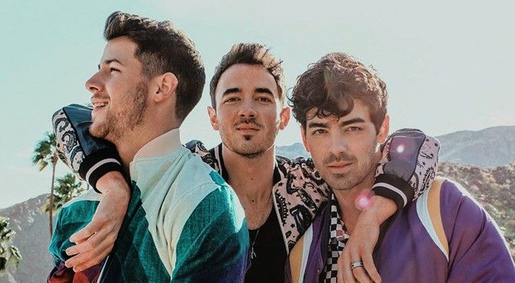 Jonas Brothers has announced that their much-anticipated tour "Remember This" debuts from today.