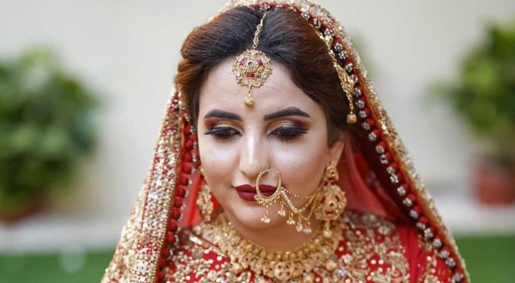 Hareem Shah is one of the most popular TikTok stars of Pakistan who has gained much popularity in very little time for her videos, most of which have been considered to be controversial.