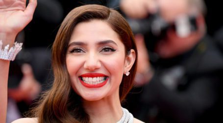 Mahira Khan knows the recipe on how to go viral on social media