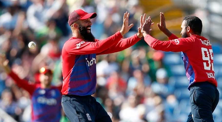 The England spinners applied a chokehold on the run-scoring options